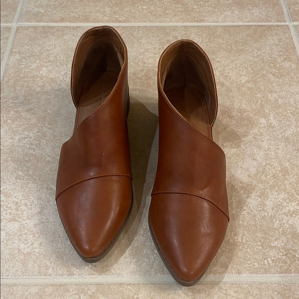 Universal Thread Brown Ankle Booties with Pointed Toe